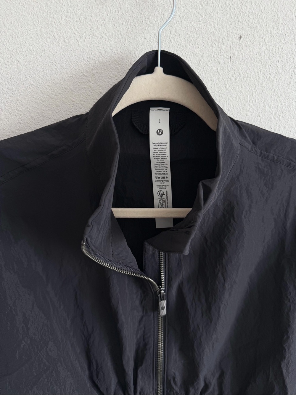 Lululemon Crinkle Nylon Cinchable Jacket Size Small - Picture 7 of 10